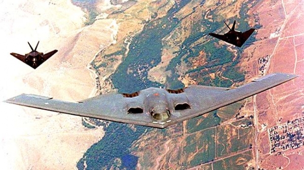 أدميرال أمريكي يكشف ثلاثة أسباب لاستخدام واشنطن قاذفة 