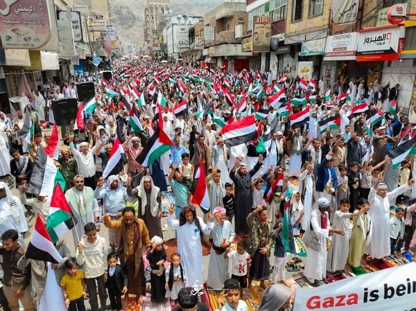 تعز..  وقفة حاشدة تنديدًا بجرائم الإحتلال ورفضًا للصمت الدولي