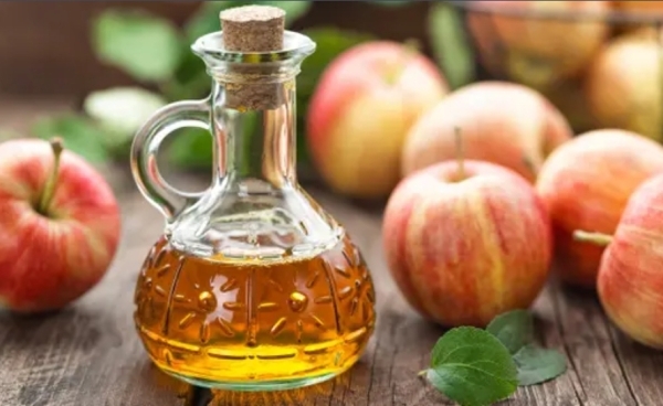 من الوزن للبشرة مروراً بالقلب.. 6 فوائد صحية لخل التفاح