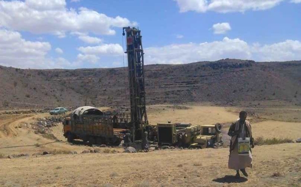 تحذيرات من كارثة مائية تلوح في الأفق بذمار: استنزاف الحوض المائي لمصلحة مزارع القات في رداع (تقرير)