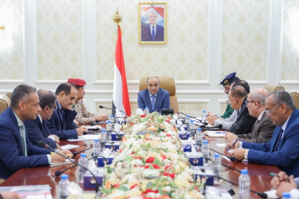 مجلس الطاقة يُقر إجراءات إسعافية لكهرباء عدن وبن بريك: المواطنون يريدون حلولا لا تصريحات