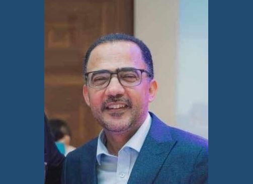 الحزن يُخيّم على اليمنيين بوفاة شاعر الثورة 