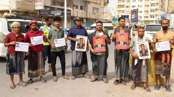 حضرموت.. وقفة تضامنية في المكلا للمطالبة بالإفراج عن الصحفي مزاحم باجابر