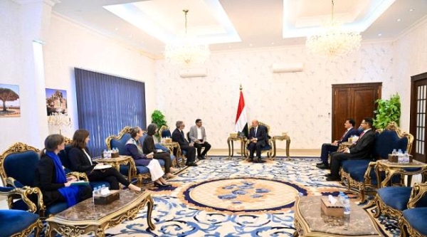 العليمي: الحوثيون يدمرون ما تبقى من فرص لإنهاء الانقسام المالي بإصدار عملات جديدة