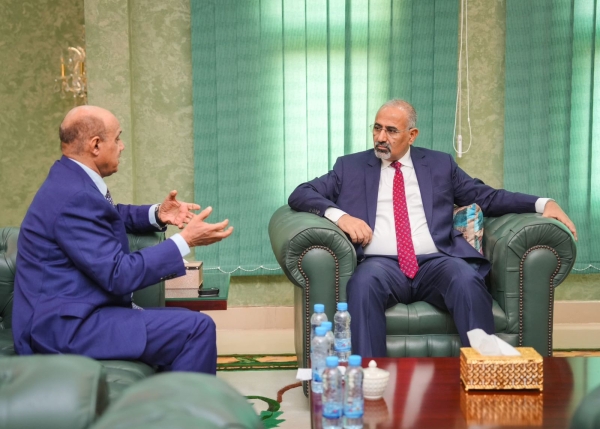 الزبيدي يبحث مع المعبقي إجراءات البنك المركزي لضبط القطاع المالي والمصرفي