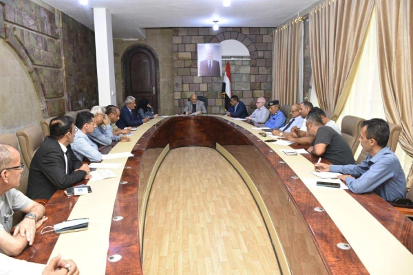 تعز.. اجتماع برئاسة المحافظ يناقش المتغيرات السعرية والرقابة الميدانية