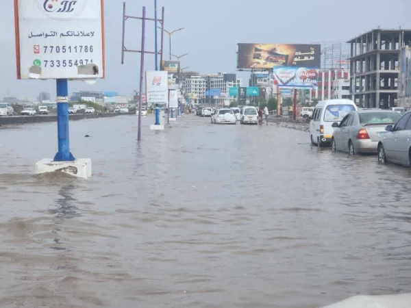 عدن.. مؤسسة المياه تعلن توقف مشروع المياه جراء أضرار لحقت بالشبكة نتيجة السيول