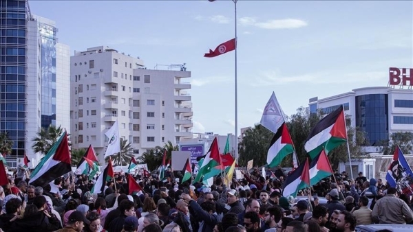 تونس.. نشطاء ينددون بالعدوان على غزة واليمن أمام سفارة واشنطن