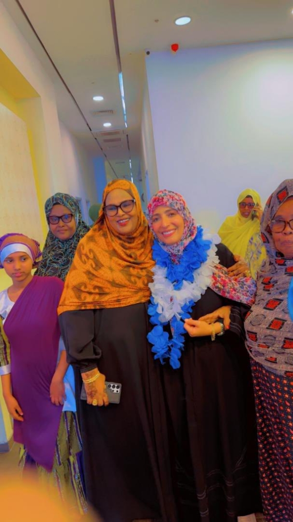 توكل كرمان تصل مقديشو بدعوة من الرئيس الصومالي وتؤكد عمق العلاقات بين الصومال واليمن