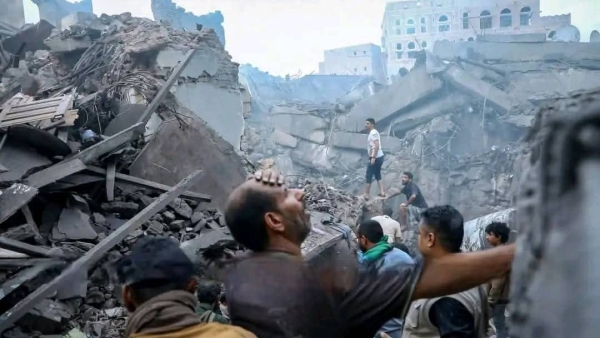الحوثيون يعلنون ارتفاع ضحايا الغارات الإسرائيلية على صنعاء والجوف إلى 211 قتيلا وجريحا