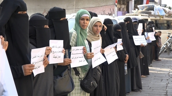 تعز.. وقفة احتجاجية في مكان اغتيال المشهري للمطالبة بسرعة القبض على المتورطين في الجريمة