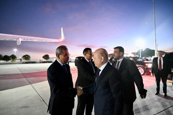 العليمي يغادر نيويورك بعد مشاركته في الاجتماعات السنوية للجمعية العامة للأمم المتحدة