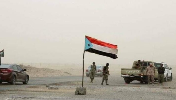 تقرير حقوقي: النقاط الأمنية باليمن تتحول إلى فخاخ ميدانية تطارد الصحفيين.. والانتقالي يتصدر قائمة المنتهكين