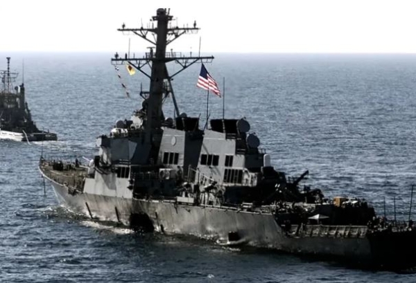 صحيفة إسبانية: تمر 25 عاما على تفجير المدمرة الأميركية كول في اليمن.. بانتظار محاكمة العقل المدبر للهجوم (ترجمة خاصة)
