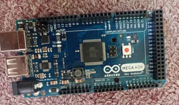 المهرة.. ضبط أكثر من 3 آلاف قطعة الكترونية تستخدم في الطيران المسير والمتفجرات