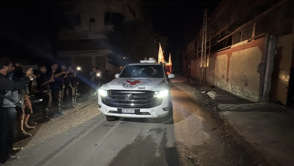 الجيش الإسرائيلي يتسلم من الصليب الأحمر جثتي أسيرين في غزة