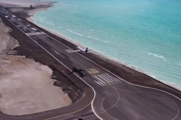 افتتاح مطار المخا يثير التساؤلات لدى اليمنيين.. خدمة عامة أم أجندة إماراتية؟