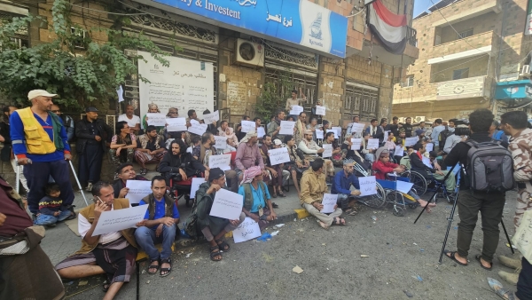 تعز.. احتجاجات لجرحى الجيش للمطالبة بصرف مستحقاتهم المالية وإنهاء معاناتهم