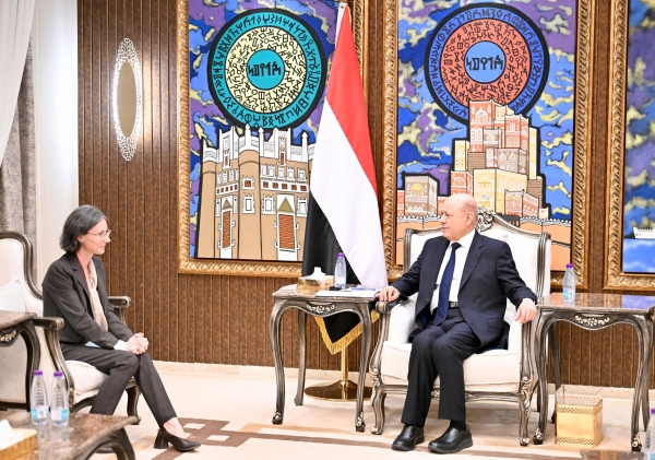 خلال لقائه السفيرة الفرنسية.. العليمي يشدد على تعزيز الرقابة على تهريب الأسلحة للحوثيين