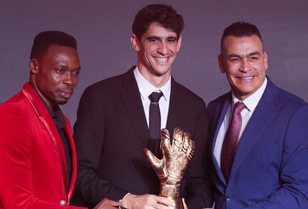 المغربي ياسين بونو يفوز بجائزة أفضل حارس مرمى في إفريقيا