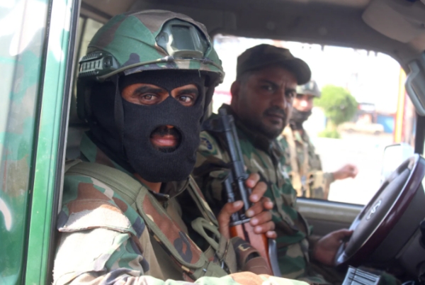 نيوزويك: الصراع يتفاقم بين السعودية والإمارات في اليمن والانتقالي يقوض جهود الرياض ويفيد الحوثيين (ترجمة خاصة)