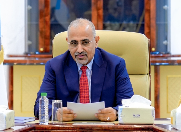 ما دلالات تشكيل عيدروس الزبيدي هيئة للفتوى في عدن؟