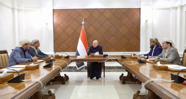 الرئاسي يسقط عضوية عيدروس ويعفي وزيري النقل والتخطيط