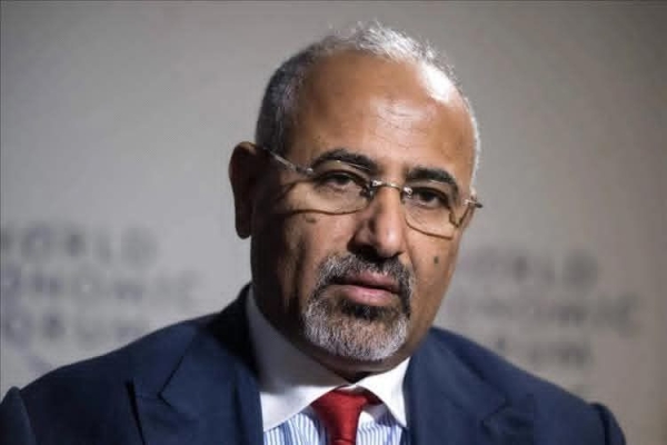 الزبيدي يحذف منشورات عن التطورات السابقة في حضرموت والمهرة