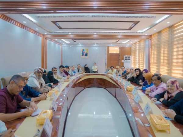 الانتقالي المنحل يدعو للتظاهر ويدين استهداف عيدروس ويطالب بالشراكة