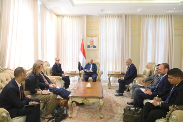 مكتب المبعوث الأممي يناقش مسارات عمله في حضرموت مع الخنبشي