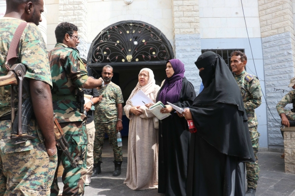 اللجنة الوطنية تكشف عدد المحتجزين في سجون شرطة عدن