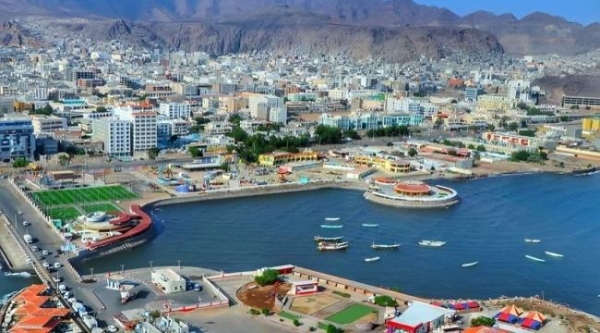 إغلاق شوارع وتصعيد ميداني في عدن قبيل وصول أعضاء في الحكومة