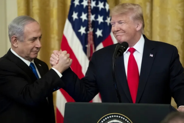 مستشار لترمب يرجح عملا عسكريا خلال أسابيع وإيران تؤكد جاهزيتها الدفاعية