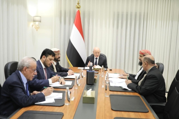 مجلس القيادة يتوعد بالرد الحازم على تعطيل مؤسسات الدولة في عدن ويؤكد فتح تحقيق شامل