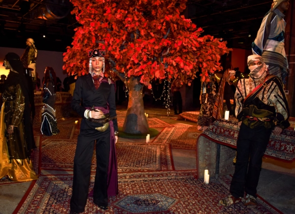 الجارديان: الأناقة الصنعانية في قلب لندن والحرفية اليمنية تتصدر مشهد موضة رمضان العالمية (ترجمة خاصة)