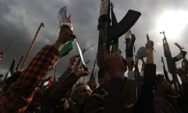 إنتلجينس: جماعة الحوثي تعيد تموضع منصات التحصن والاختباء وتستعد لسيناريو العزلة عن طهران