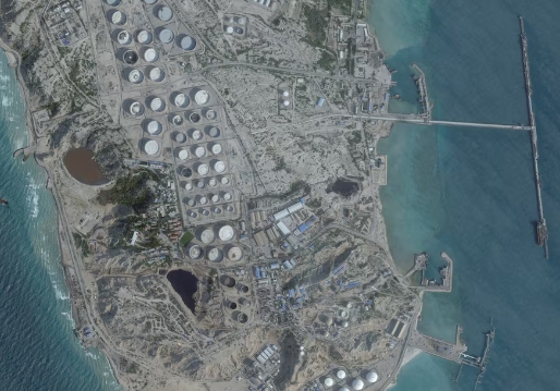 إيران تتحدى ترامب بعد تهديده بقصف شبكة النفط في جزيرة خرج