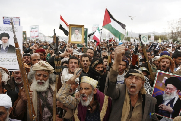 الحوثيون في اليمن كورقة تفاوض.. كيف توظف إيران البحر الأحمر لتعزيز موقعها أمام واشنطن؟ (ترجمة خاصة)