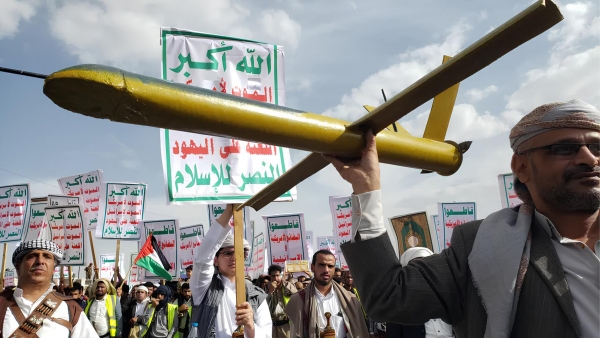 من الحذر إلى الانخراط المحسوب.. الحوثيون في اليمن يرسلون إشارات دعم لإيران دون انزلاق إلى تصعيد شامل
