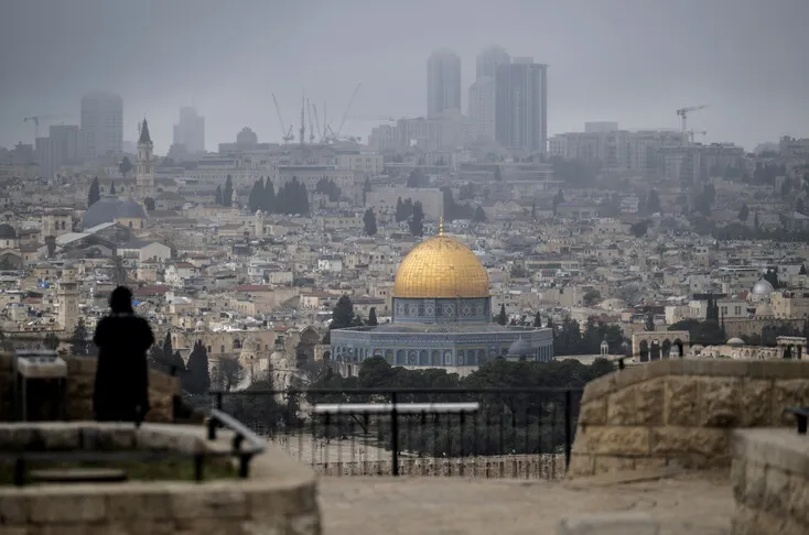 حاخام وأكثر من 200 مستوطن يقتحمون 