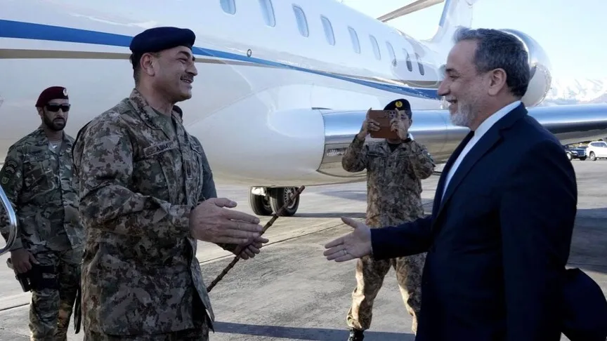 عراقجي يلتقي قائد الجيش الباكستاني في طهران لبحث مفاوضات واشنطن