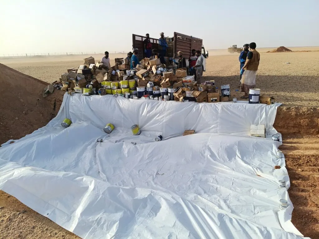 حضرموت.. اتلاف بضائع منتهية وممنوعة بمنفذ الوديعة بقيمة 46 مليون ريال