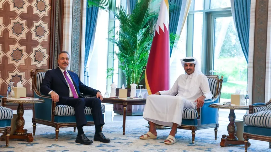 أمير قطر يبحث مع وزير خارجية تركيا جهود خفض التصعيد بالمنطقة