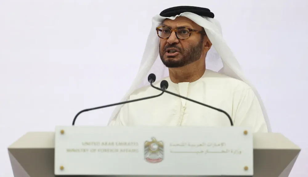 ميدل إيست آي: لا يمكن لأبوظبي التذرع بالقانون الدولي بينما تُتهم بانتهاكه في اليمن والسودان