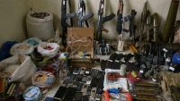 شرطة تعز تضبط أسلحة ومتفجرات وعبوات ناسفة مع المتورطين في اغتيال "حميدي"