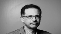 الروائي علي المقري: تحركات الانتقالي في حضرموت ستهيِّئ الطريق للحوثيين لاجتياح ما تبقّى من المحافظات