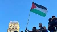 لامين يامال يرفع علم فلسطين في احتفالات برشلونة بالدوري